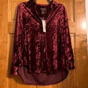Investments Petites! Perfect for the holidays! Maroon Crinkle look top (OLCC)